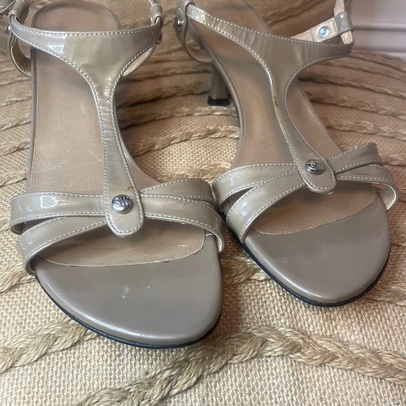 Stuart Weitzman Nude Heels Size 8M - Picture 6 of 12